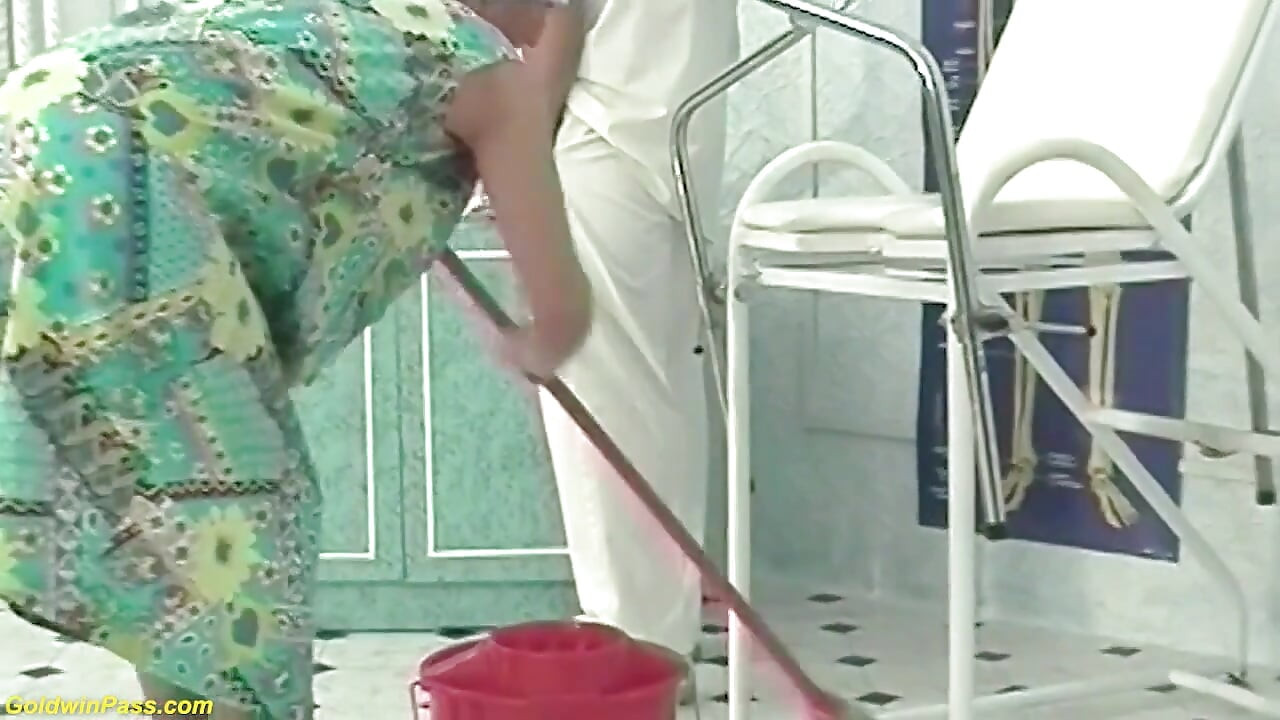 82 years old granny fisted by her doctor