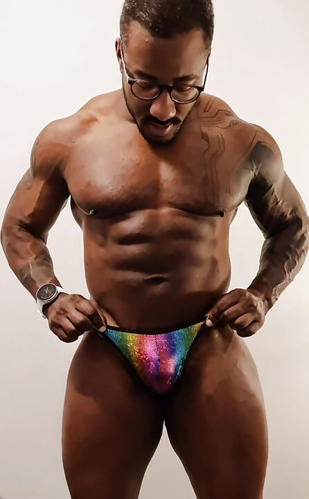 Am primit vineri tema Rainbow Thongmode