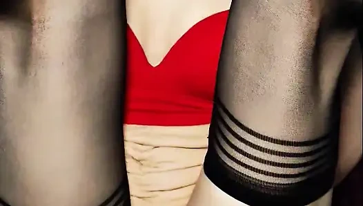 Küçük memeli esmer onu ham sikmemi istiyor