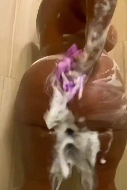 Göt yarak üzerinde deli gibi zıplıyor