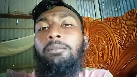Azgın adam büyük yarağını sıvazlıyor ve seni düşünüyor sert orgazm oluyor