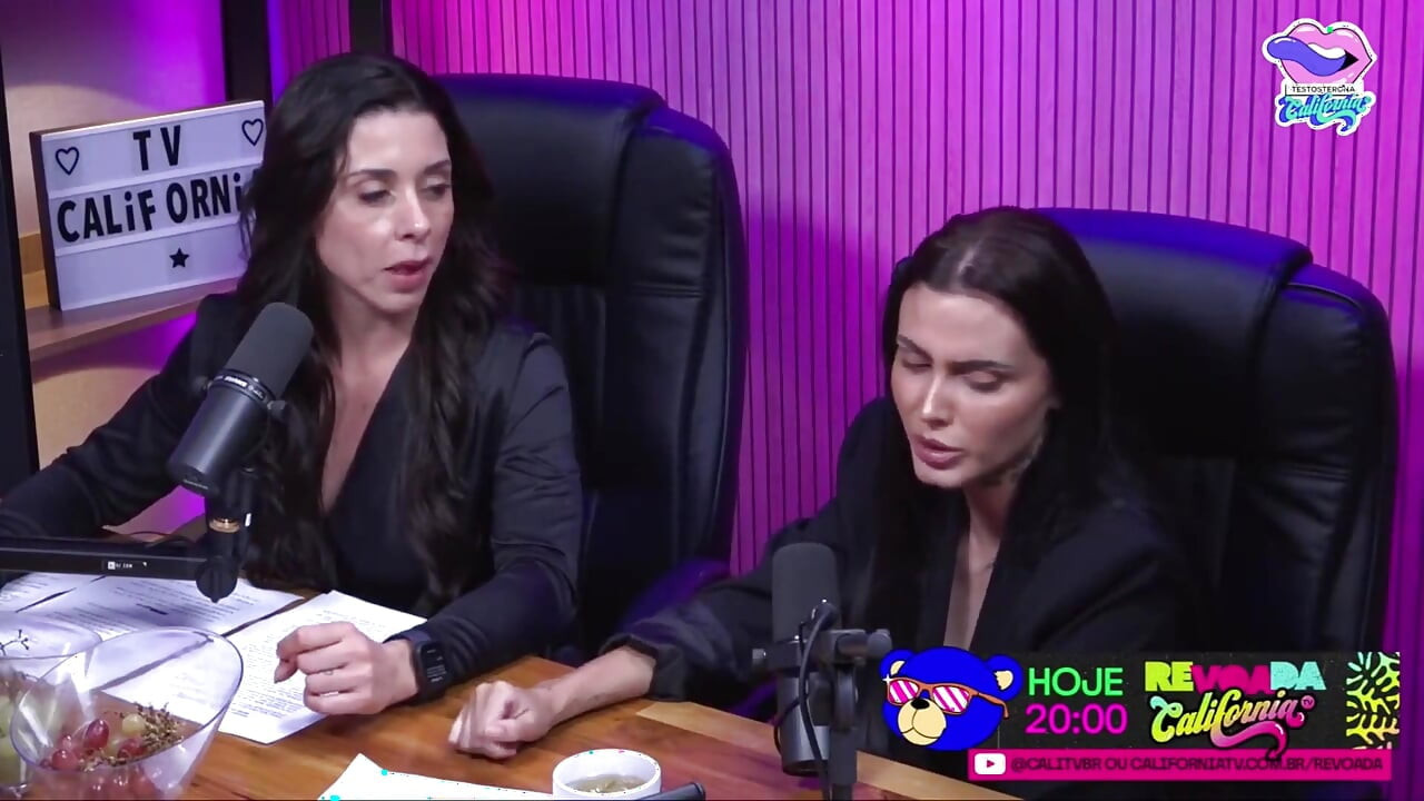 Two Hotties in a Show of Dirty Talk - Bruna Carlos and Luciana Picchi