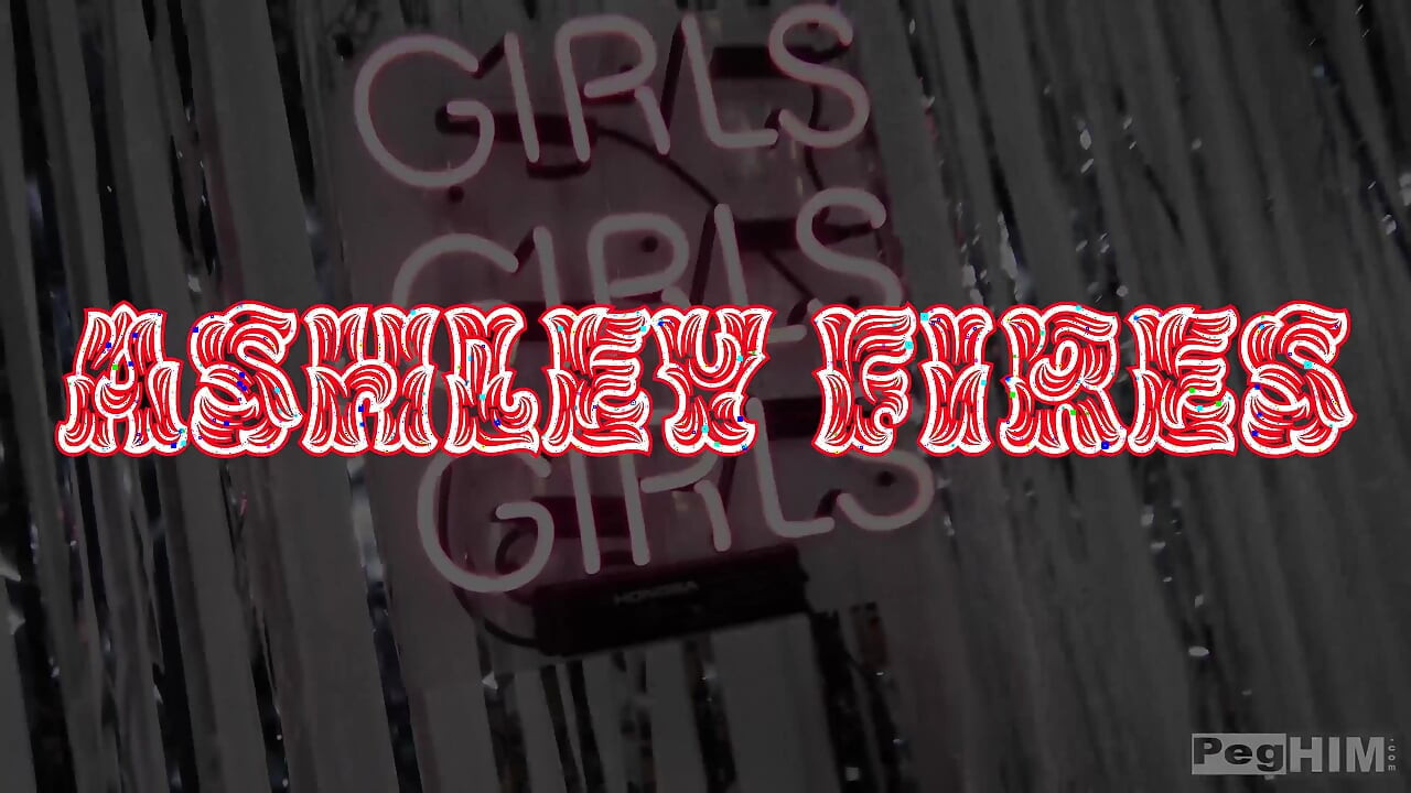 Ashley Fires soyunuyor ve göt deliğini parçalamadan önce sikiliyor