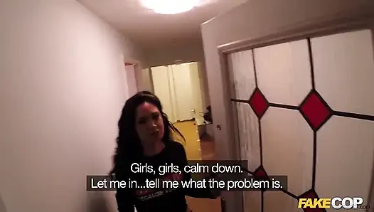 Fake cop - sasha kas & channel ateşli bir anlaşmazlık içine giriyor ama sahte bir polis üçlü grup seks için katıldığında hızlı bir şekilde anlaşmaya varıyor