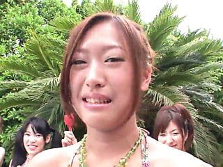Сумасшедшая японская вечеринка у бассейна с множеством шаловливых девушек