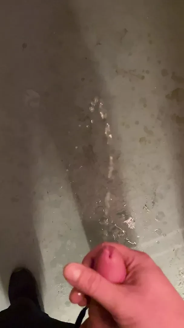 Squirting piss
