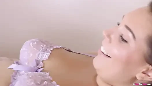 Valentine semok dan willow dengan memek berbulu saling jilat memek satu sama lain dan mencoba mainan seks anal