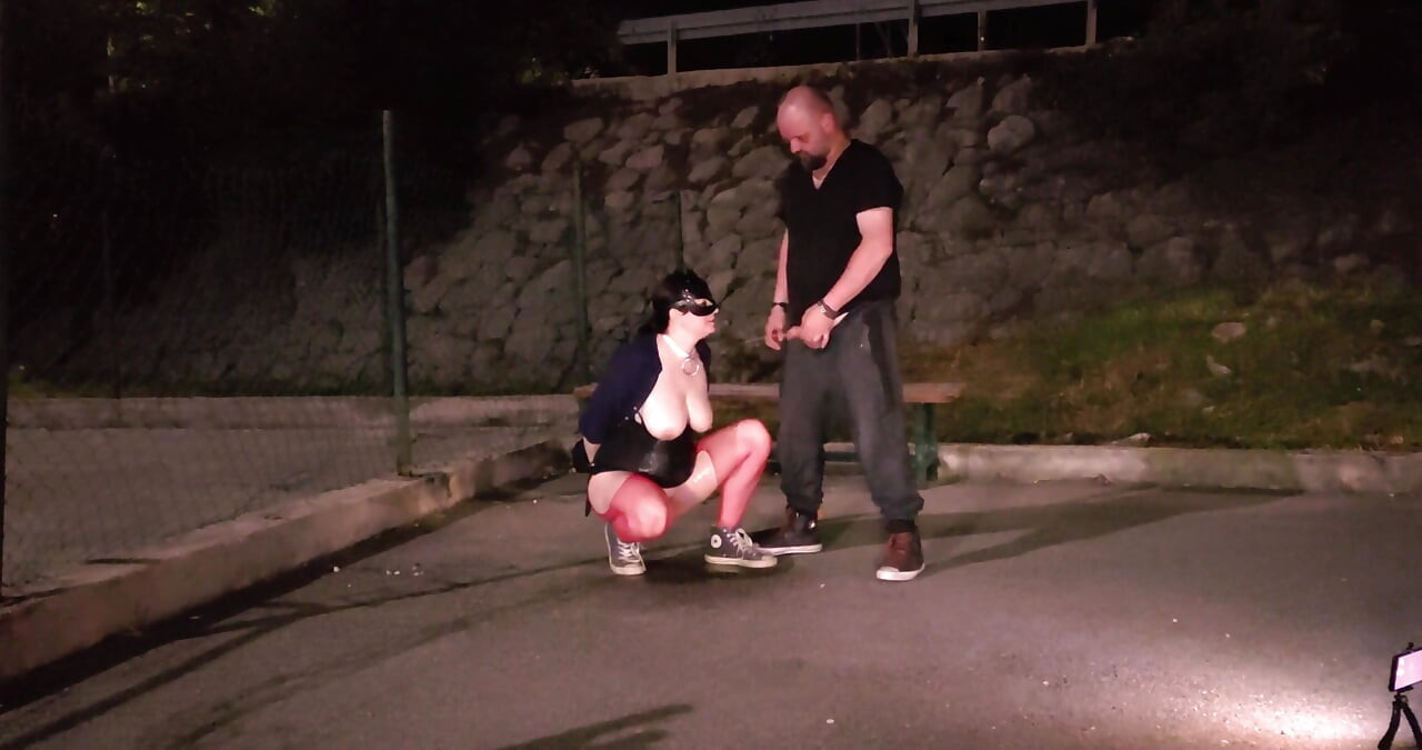 Kinky Mature Loves Play in Stockings with Strangers in Public