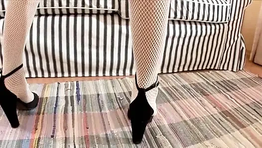 Teen loves to ride a huge cock in bed