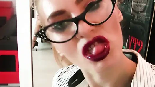 Öğretmen ruj izleri