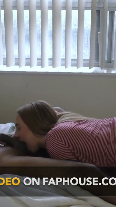 Exclusiv DOAR pe FapHouse: sex interrasial dimineața și throatpie | Clip 1