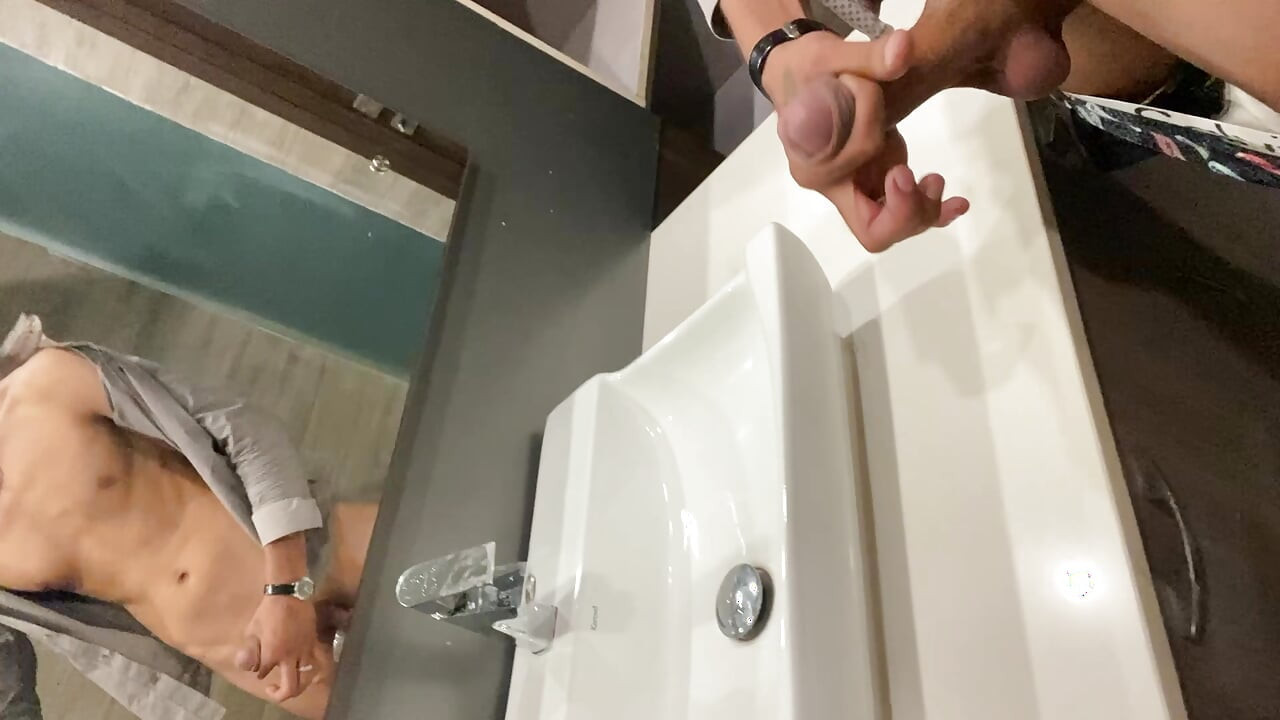 Promo 2 washroom