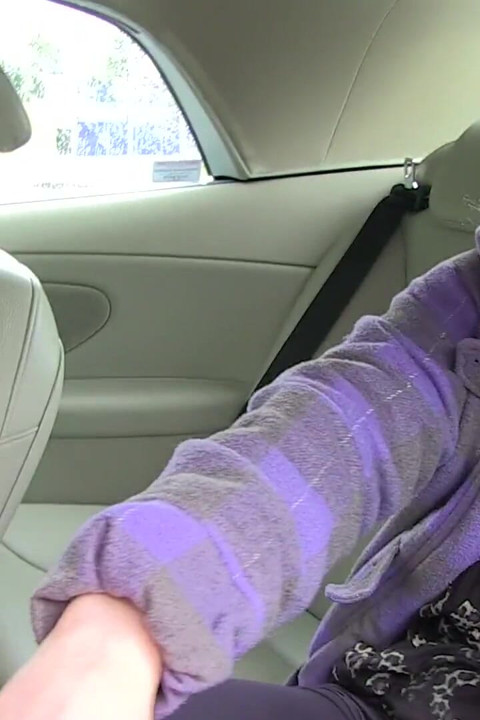 Lucia love bugil di dalam mobil dan kencing di luar ruangan