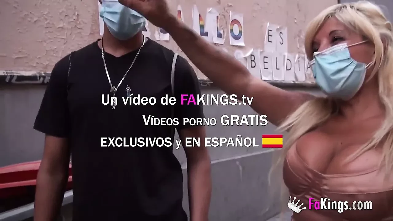 54 χρονών!! Η Monica και τα τεράστια βυζιά της επέστρεψαν!!