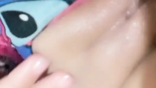 Я открыл киску кулаком и застонал от большого удовольствия