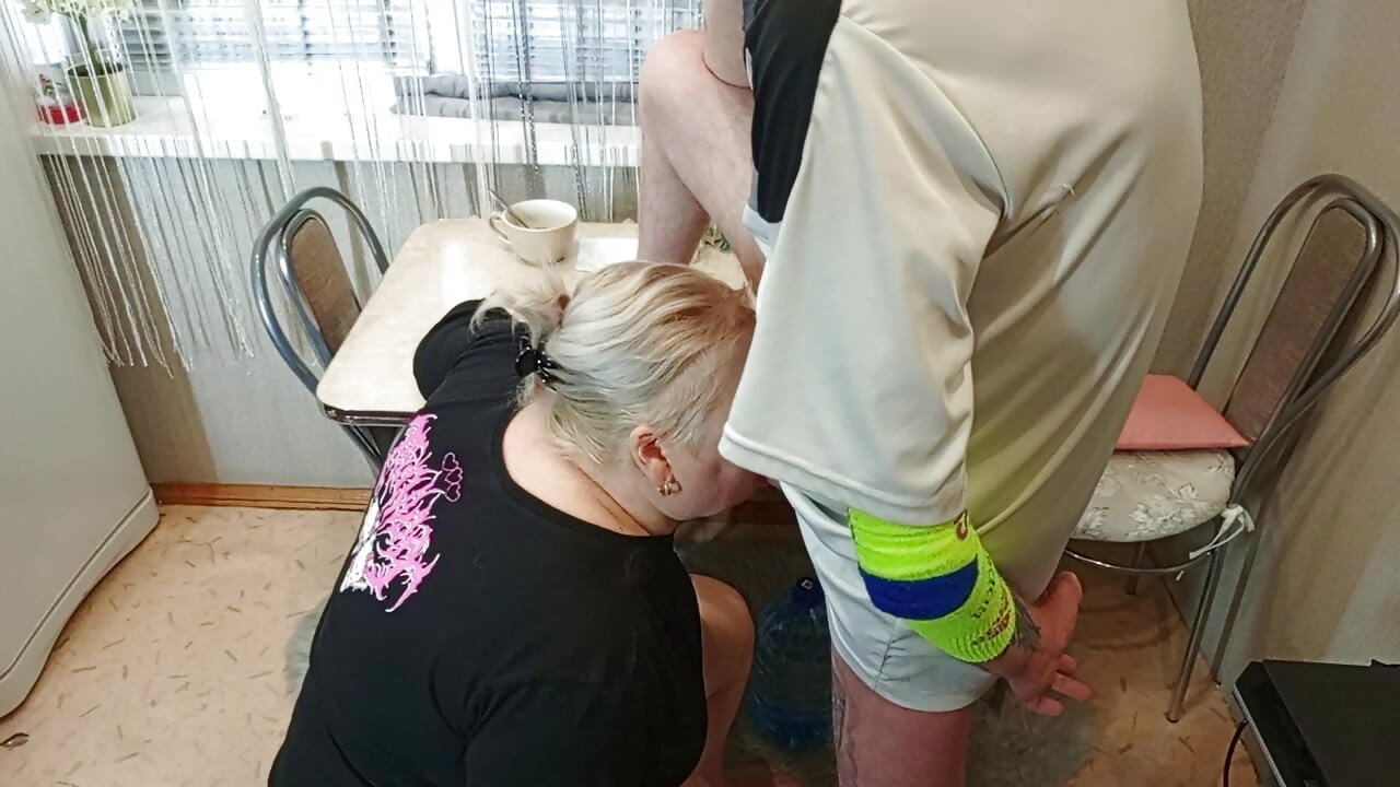 in the afternoon, I fuck my neighbor in the mouth in the kitchen and cum