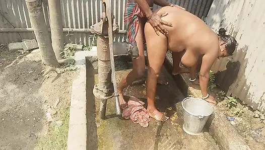 Desi housewife ke sath nahaya aur chudai ki