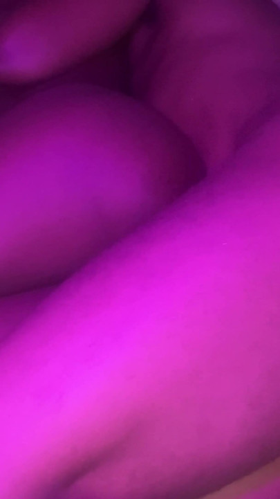 핫한 숟가락 흑누나 십대가 볼을 깊게 하드코어 따먹어 보짓물이 많은 보지를 따먹어 | 클립 1