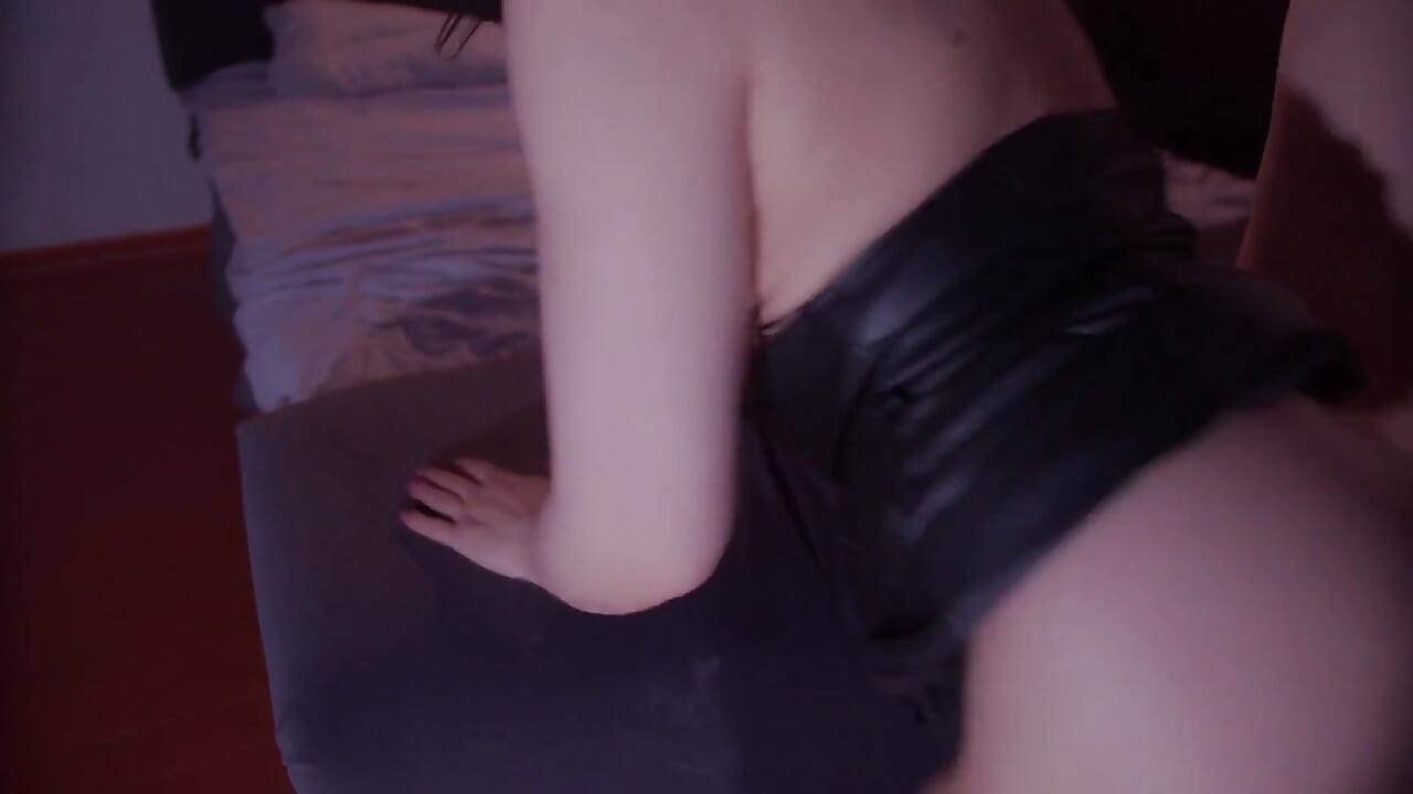 عشيق ينيك مؤخرة امرأته
