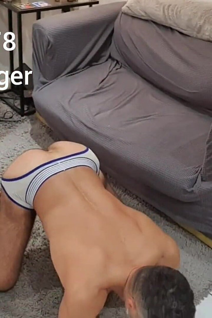 8インチのチンコが大きなお尻のボトムを台無しにする