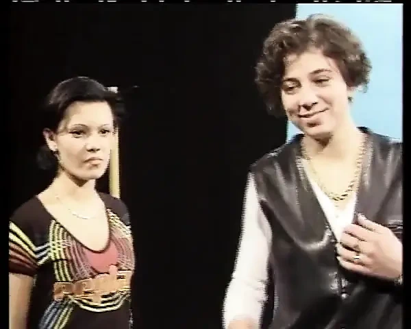 Hai thiếu niên người Đức nghiệp dư này đang ở đây để bú cu trong một cuộc chơi ba người