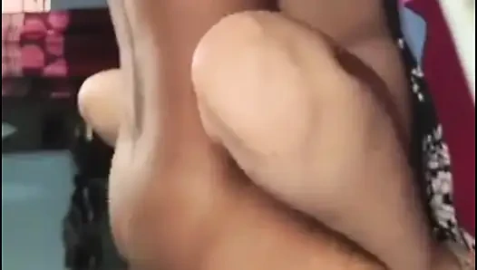 Olgun Nepalli çift yatak odasında ateşli seks yapıyor