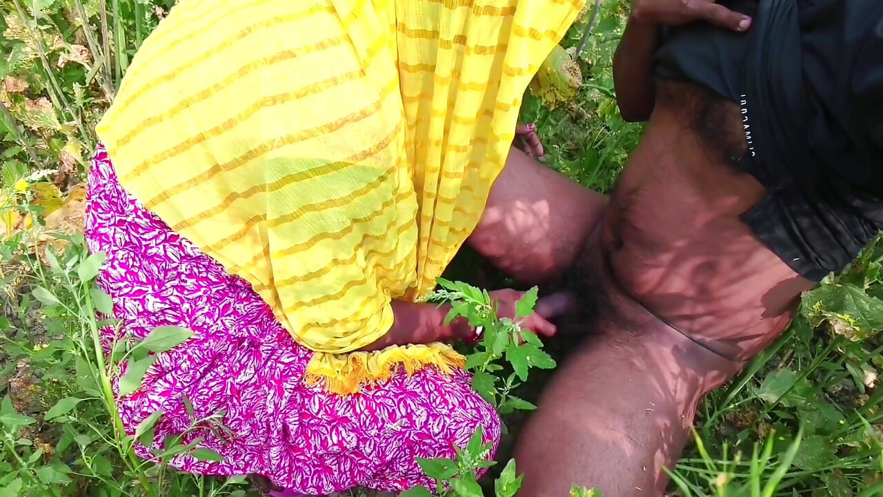 Bangali makan Malkin ke sath majdur ne jungle me mangal Kar diya.madhu bhabhi ko bhaiya ne khet me chut ki chudai kar diya xxx