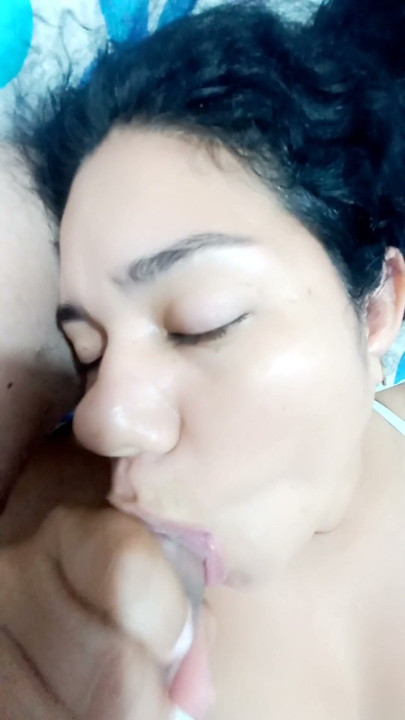 Kız arkadaşım itaatkâr bir orospu, anal seks, derin boğaz, fışkırtma ve yüzüne boşalma seviyor beyaz iç çamaşırı | Bölüm 1
