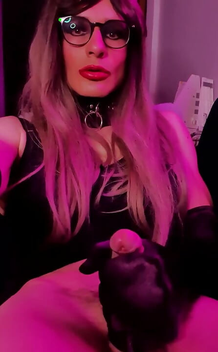 I am so fucking horny right now, I don't wear tights all to often but I just melt whenever I wear them