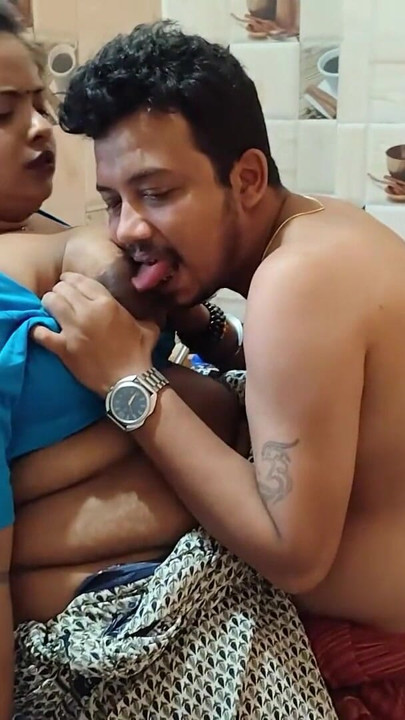 KHANA BANANE WALI KO MALIK NE KITCHEN ME CHOD DALA MALKIN KE NA REHNE PER | Clip 2
