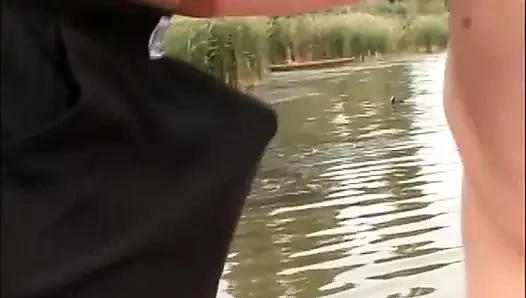 Pirang gemuk bercinta di pantai