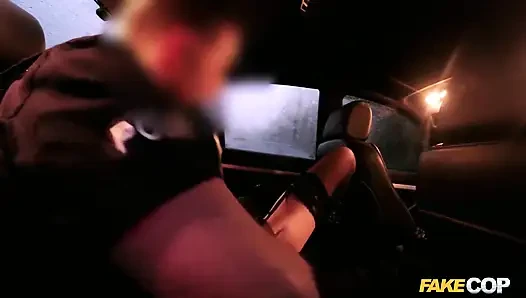 Грязная собака день днем: его подруга счастлива трахнуть полицию!