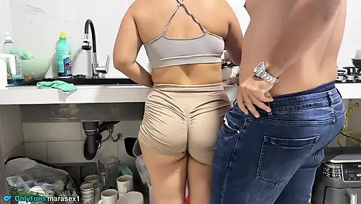 MATURE STEPMOM OF GRNAN ASS VERY HORNY IN THE KITCHEN