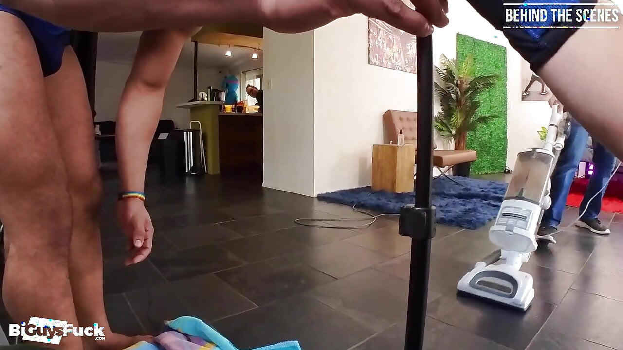 Sessão sexual nos bastidores bi
