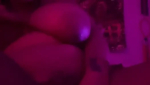 Cewek kulit hitam lagi asik ngentot dildo sendirian