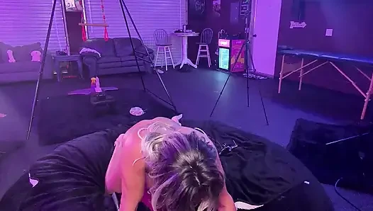 Heiße blondine wird in alle 3 Löcher gelutscht und gefickt