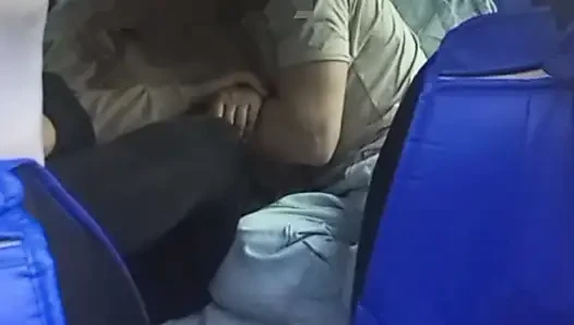 Seks cepat di dalam mobil