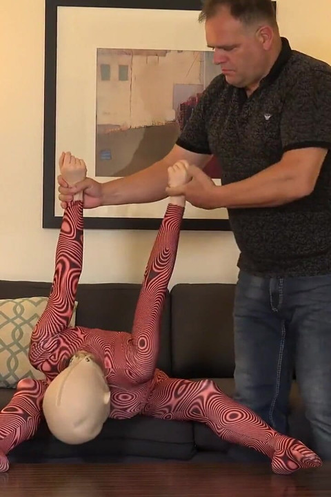 Amazing Ragdoll Act in Zentai