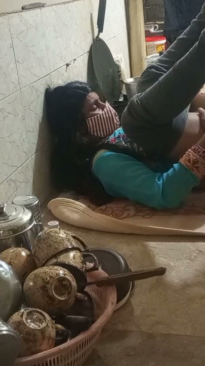 Indian stepsister has hard sex in kitchen, bhai ne behan ko kitchen me jabardasti choda, Clear hindi audio | Clip 1