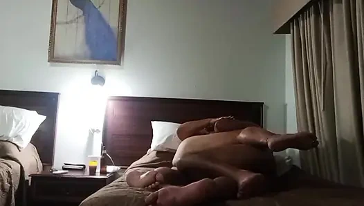 60 yaşındaki olgun kadının amını emiyor