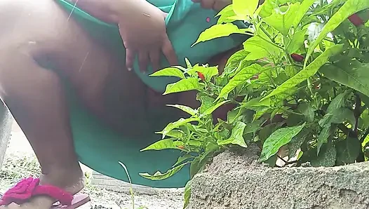 Hot BBW of hairy pussy pissing behind the bush