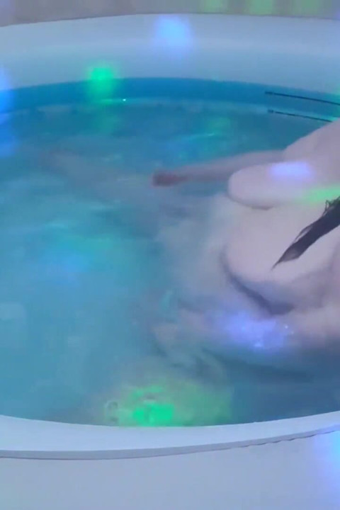 BBW SSBBW belly jiggles play in hot tub