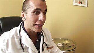 Samantha Sin visita o médico para remédios e uma foda