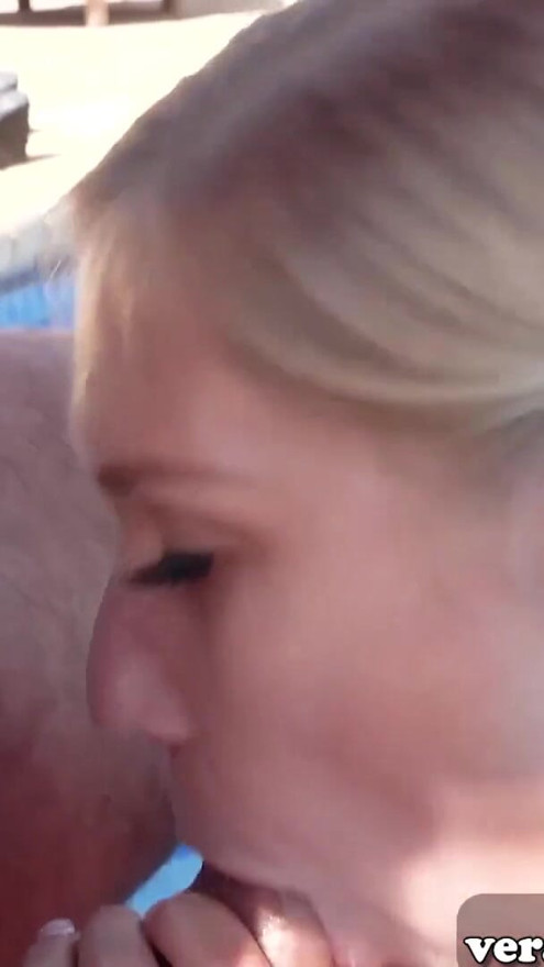 Saksalainen blondi turisti vittuilee lomalla Mallorcalla | Leike 2