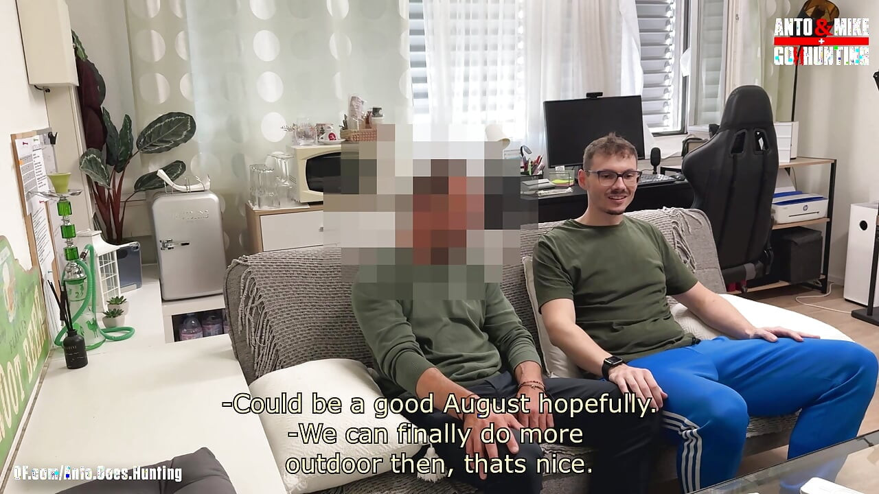 The Straight Married Broker Gets Rimmed by Mike and Face-fucks Him