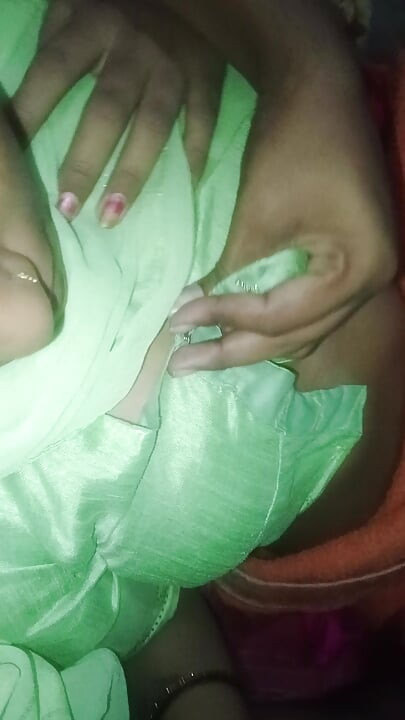 Desi bhabhi ka MMS video viral