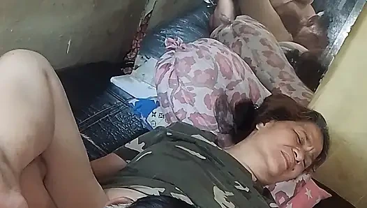 Onu tatmin etmek için yediğimde ıslak amına yaptıklarıma pişman olamaz