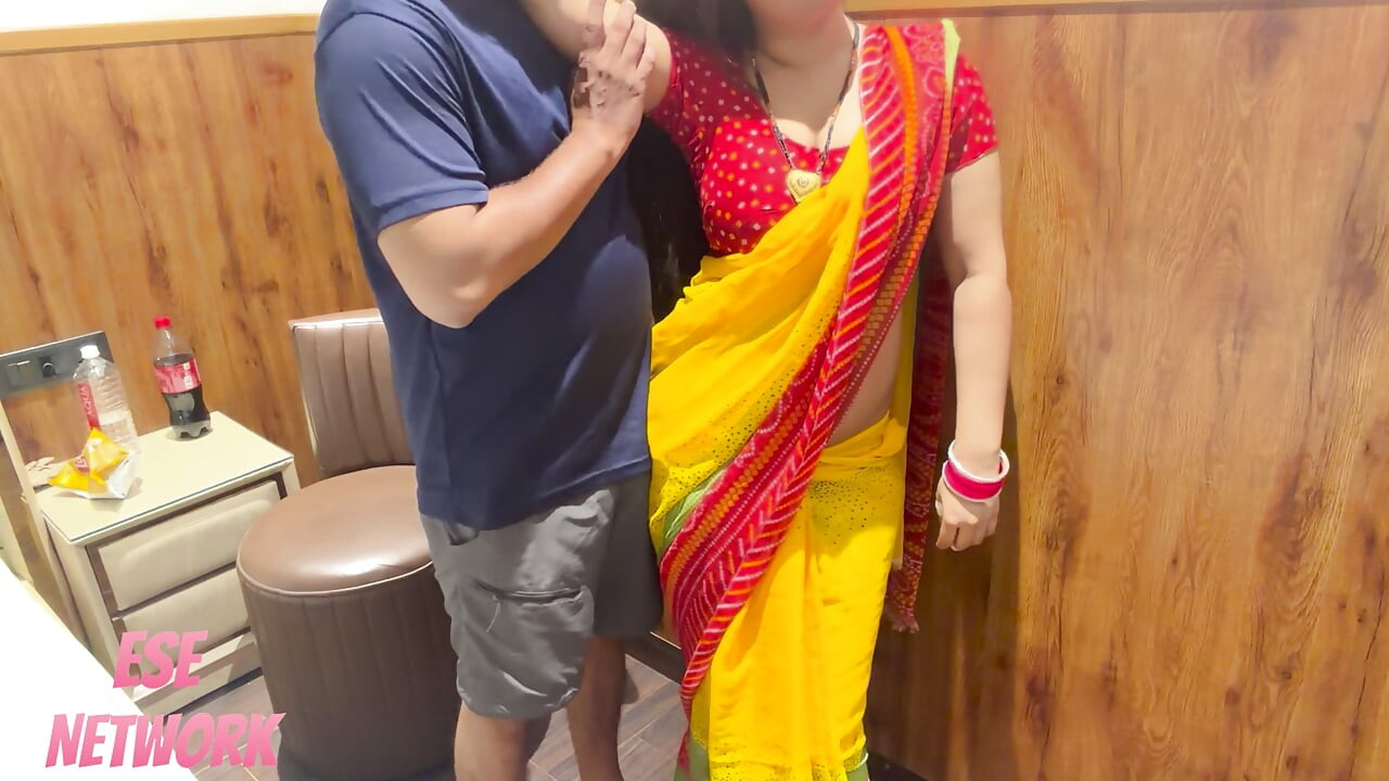 Alisha Ko Saaree Pehanta Dekh Devar Ka Mann Dola.. Aur Phir Usne Apna Lund Khola