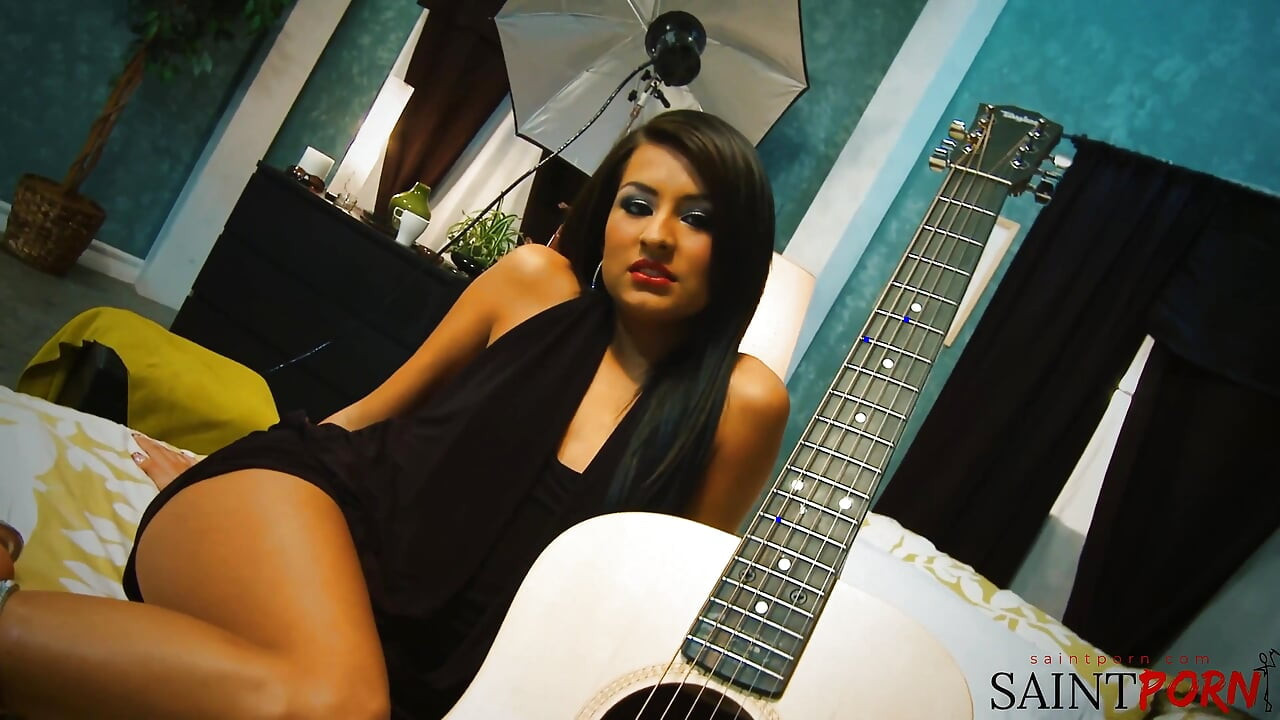 Lexi Diamond Needs a Man to Dominate Her in Bed