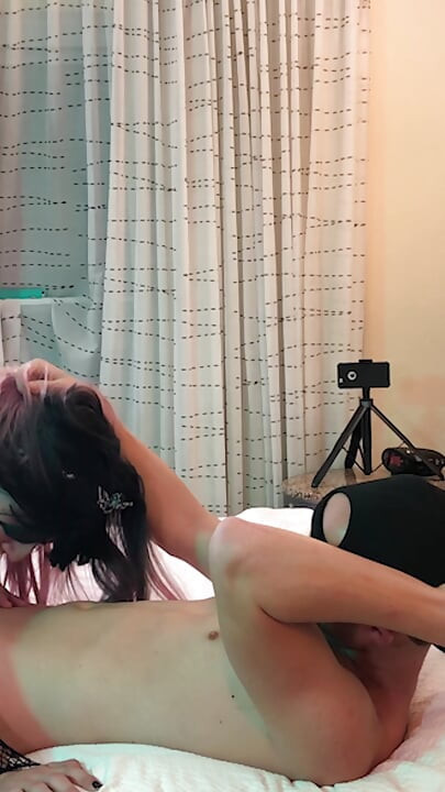 Goth Sissy Jade Madison deepthroating dick - compilație 4